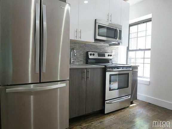 4th image of 42 Palmetto St