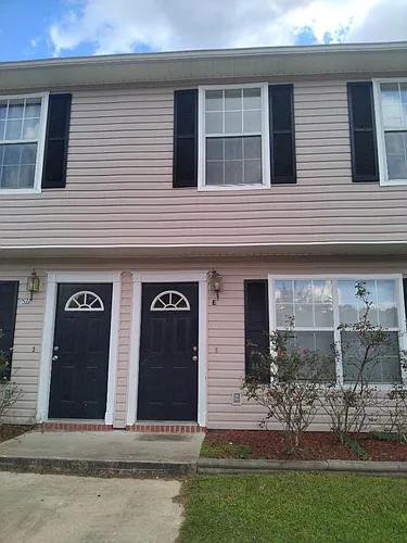 1100 Pineland Ave Photo 1