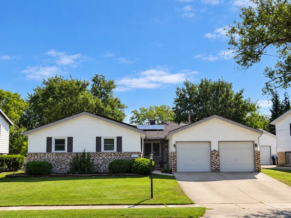 9149 S 89th Ave, Hickory Hills, IL 60457