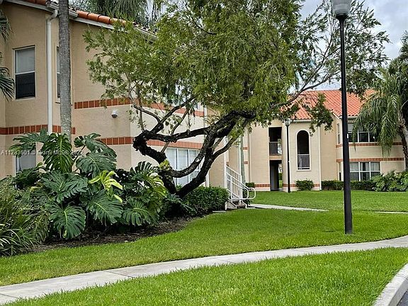 2nd image of 3420 Pinewalk Dr N #719