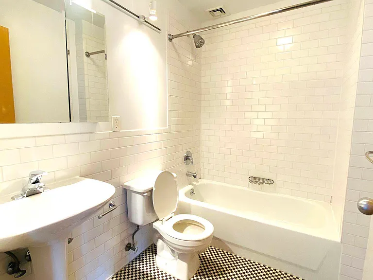 425 Keap St #4A — Photo 10