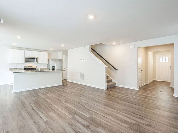 3rd image of 322 Forest Edge Ave