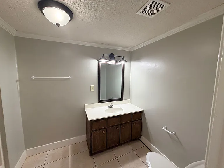 1005 Langdale Dr #B — Photo 13