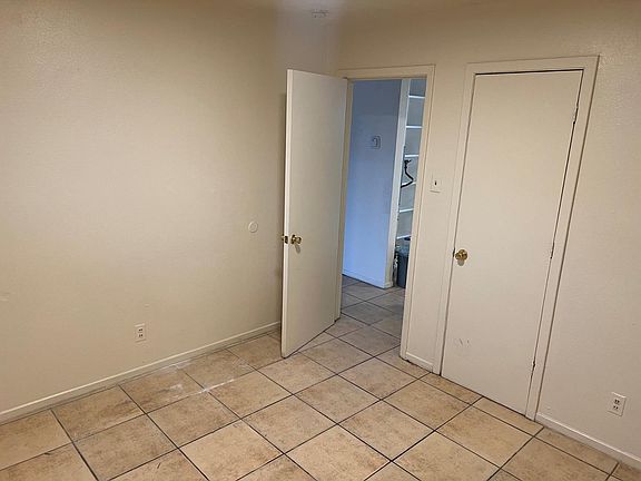4th image of 627 Chama St SE #1