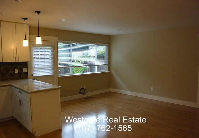 530 Chase St — Photo 9