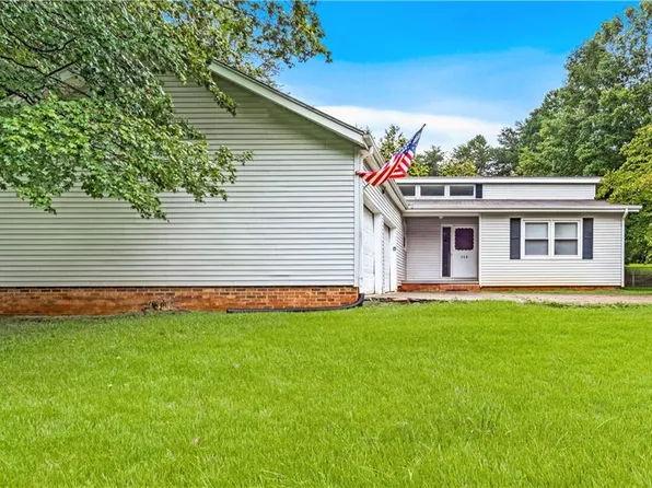 308 Pine Valley Dr, Yadkinville, NC 27055