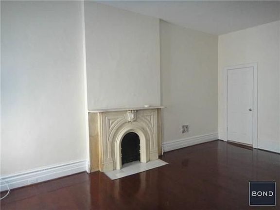 3rd image of 318 Lexington Ave APT 3R