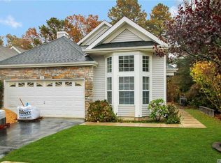 516 Leisure Dr, Ridge, NY 11961