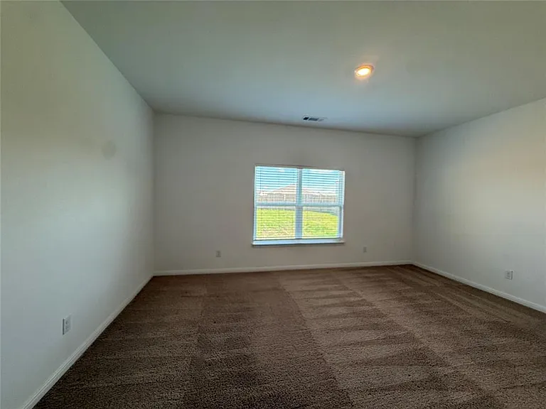 140 Maywood Ln — Photo 15