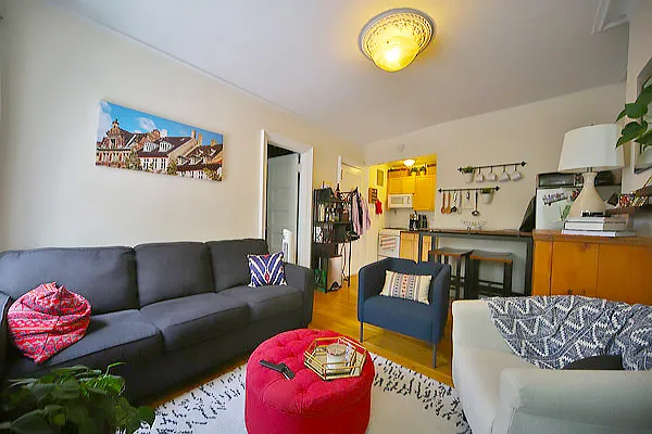 Rented by Metropolitan Realty | media 7
