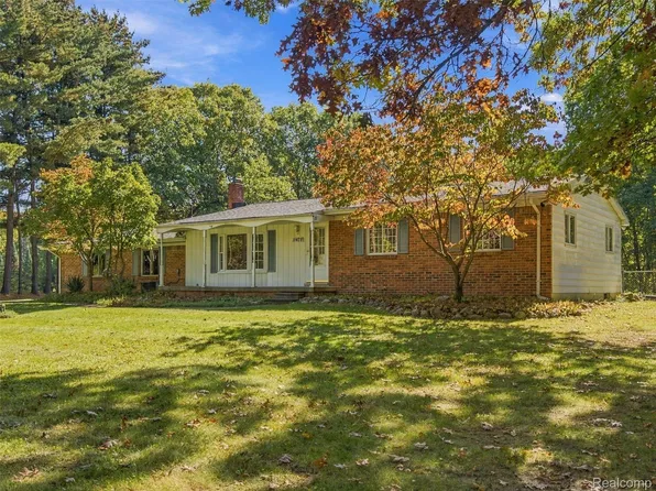 11428 White Lake Rd, Fenton, MI 48430
