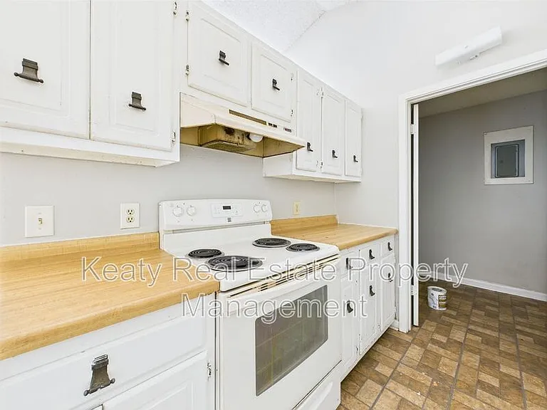 513 Fox Run Ave #1 — Photo 24