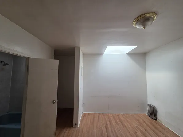 217-03 Jamaica Ave #2R, Queens Village, NY 11428