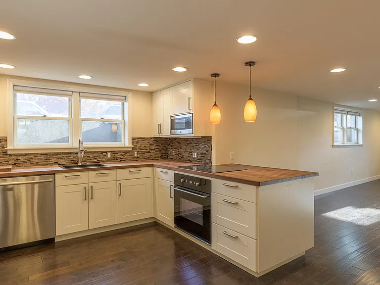 1300 W Franklin St #50 — Photo 1