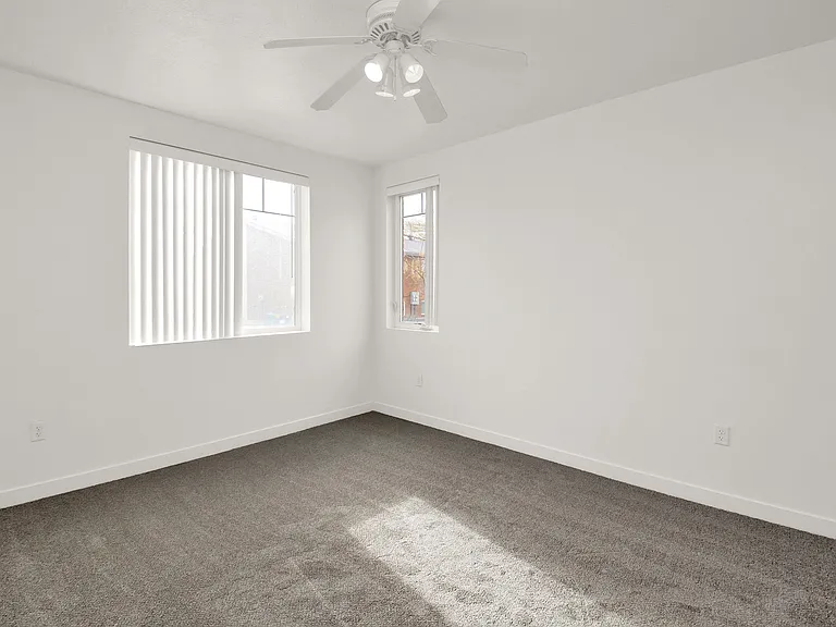 The Guthrie Flats — Photo 19
