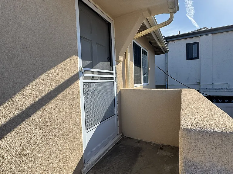 5062.5 Santa Monica Ave #5062.5 — Photo 4