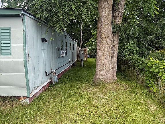 3rd image of 712 Linden St