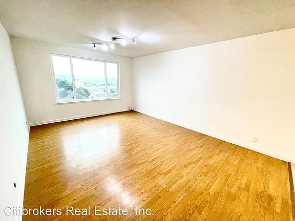 3rd image of 725 Monterey Blvd APT 9