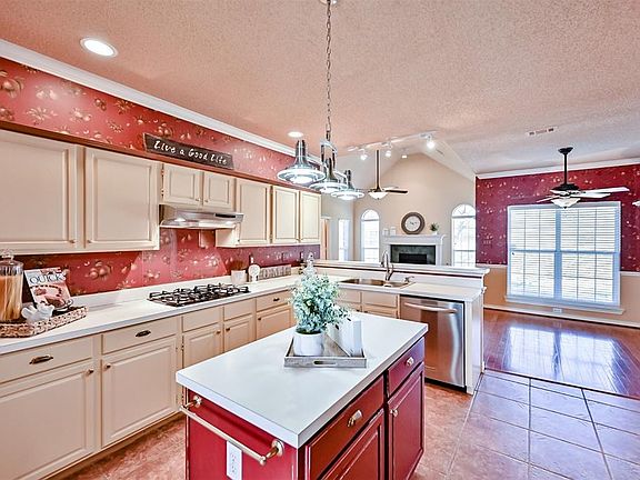 4th image of 1603 Fairhaven Dr