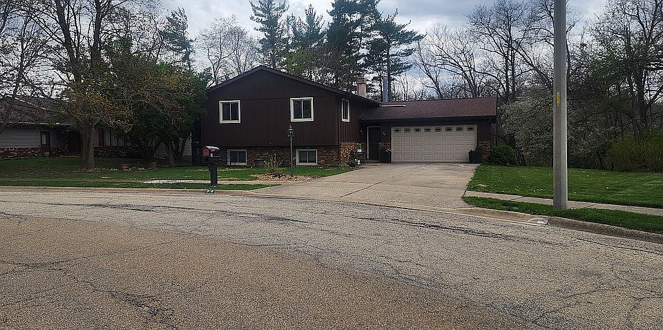 1st image of 84 Spruce St