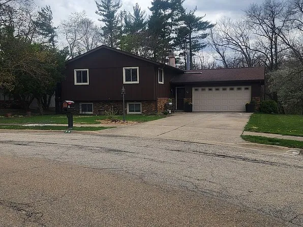 84 Spruce St, Morton, IL 61550