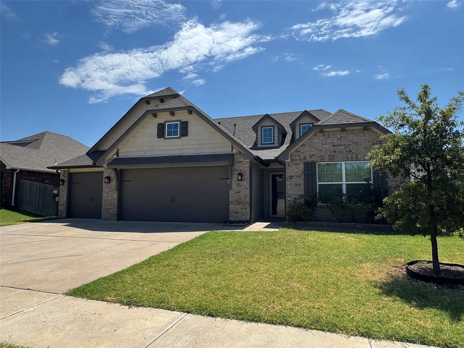 4 bed, 2.0 bath, 1954 sqft, $2,250 — Photo 2