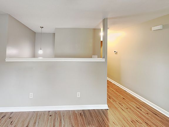 3rd image of 263 Fenster Dr