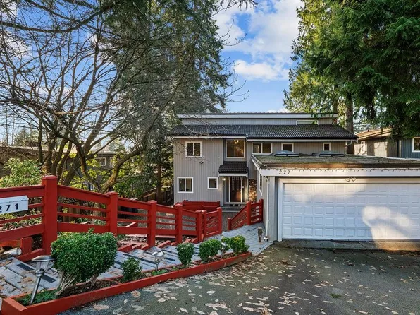 271 Montroyal Blvd, North Vancouver, BC V7N 4E4
