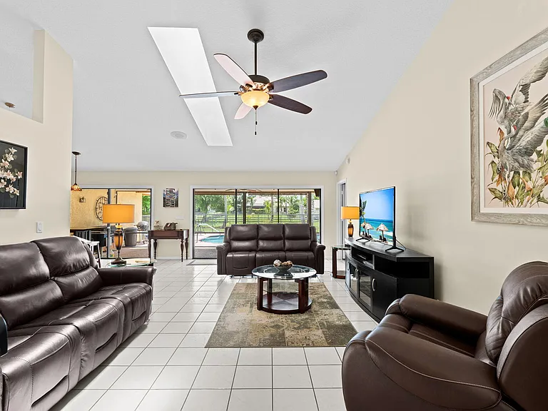 1707 Primrose Ln — Photo 18