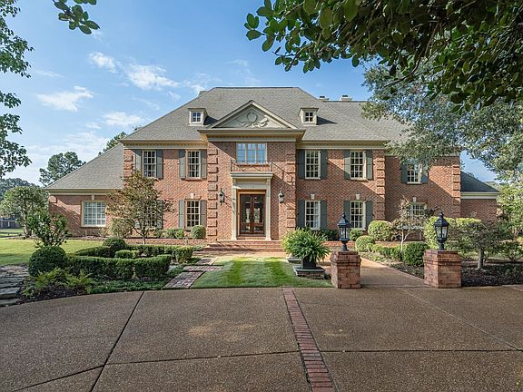2nd image of 9581 Fox Hill Cir S