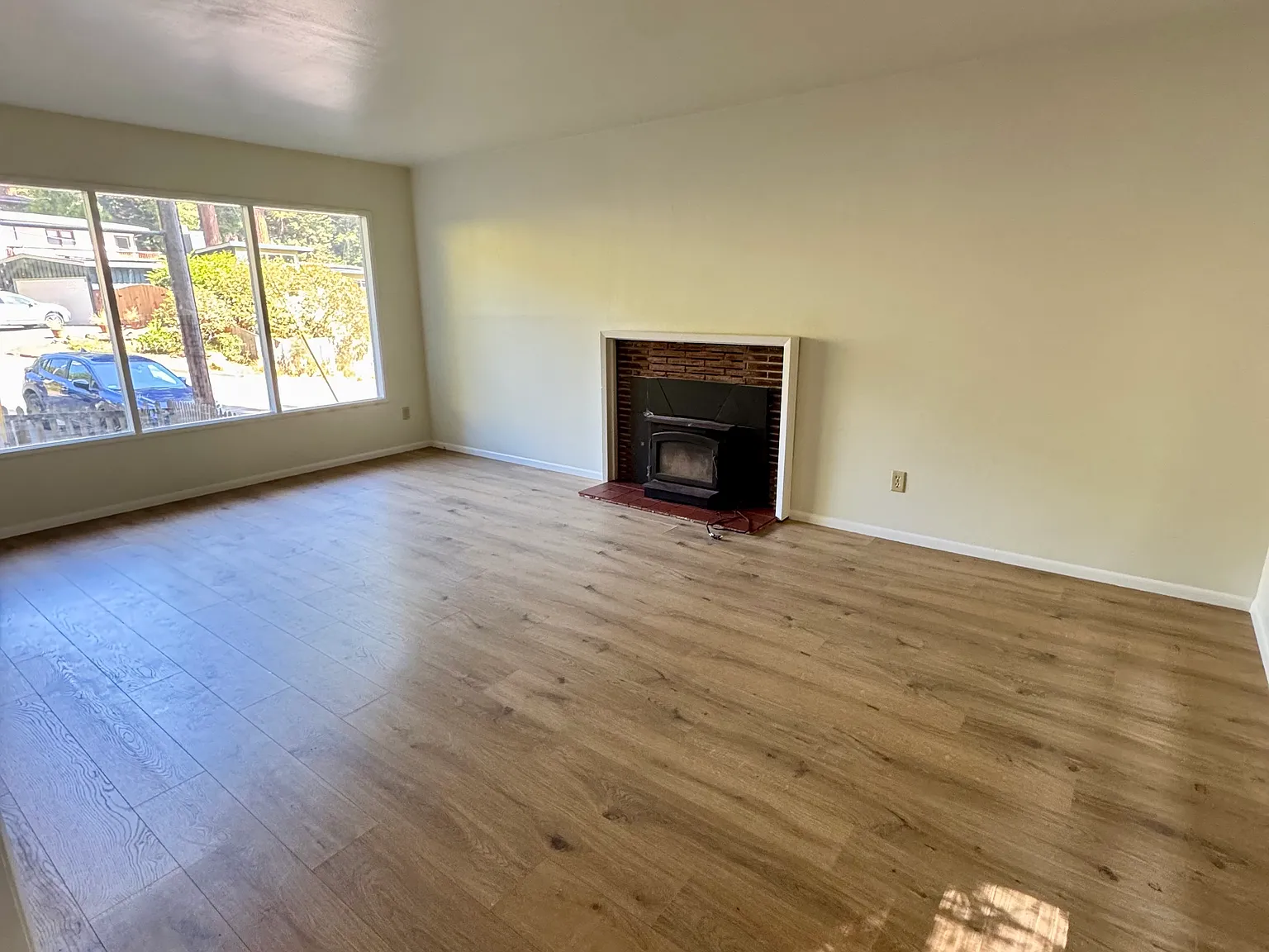 5 bed, 1700 sqft, $2,800 — Photo 2