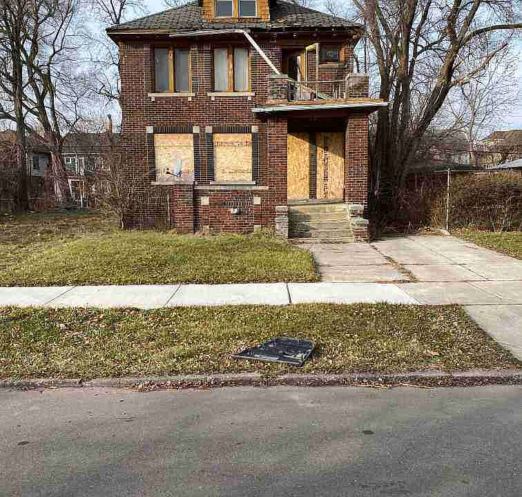 3280 Grand