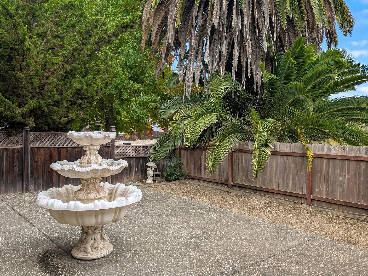 6 bed, 2770 sqft, $4,950 — Photo 3