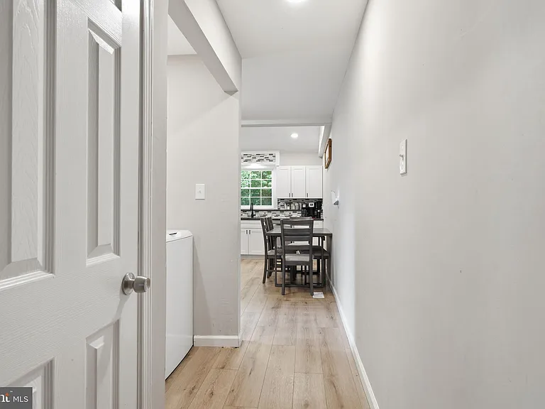 214 Washington St — Photo 13