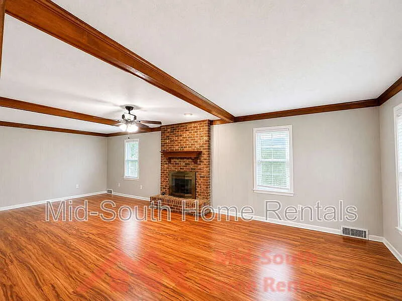 4 bed, 2.5 bath, 2211 sqft, $2,900 — Photo 2