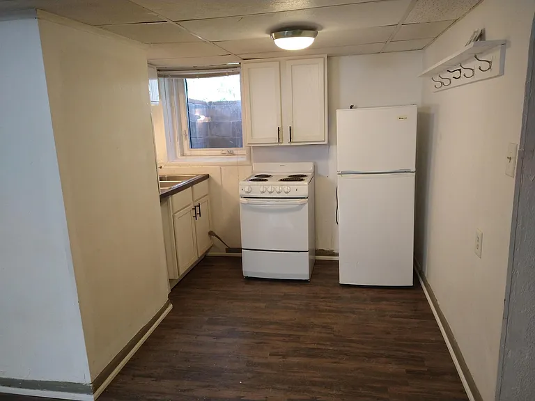 448 W 9th St — Photo 4
