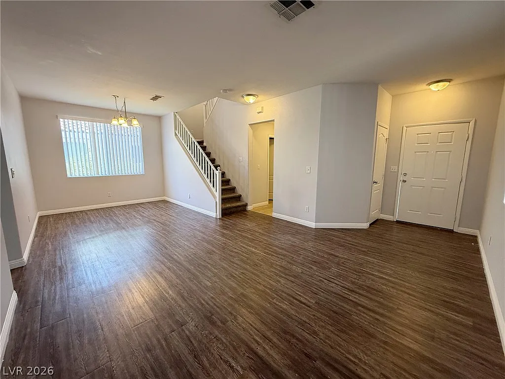4 bed, 2.5 bath, 1949 sqft, $2,190 — Photo 3