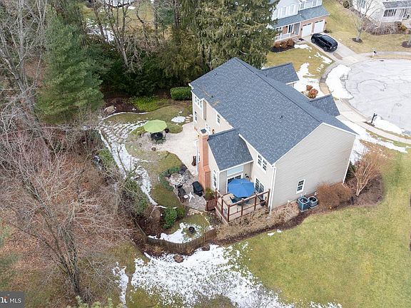 5th image of 11 Hemlock Ct
