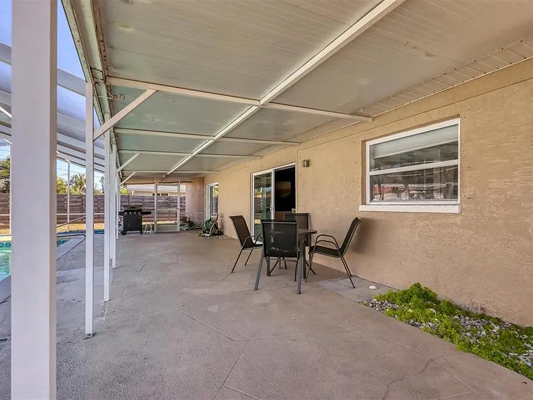 3425 Fairview Dr — Photo 37