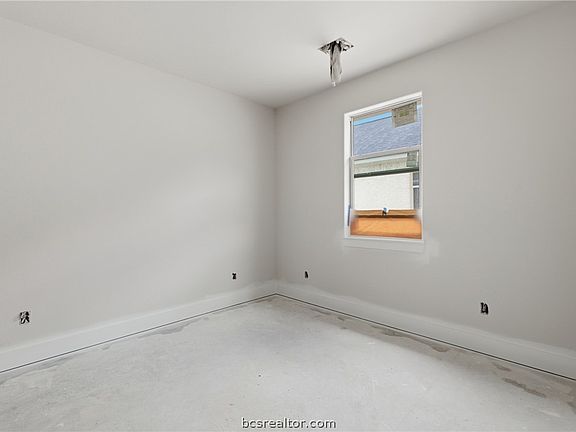 2nd image of 1048 Calaveras Ct