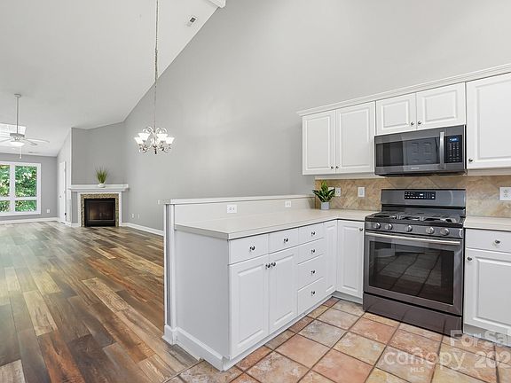 5th image of 14118 Yachtsman Harbor Dr