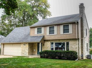 2522 N 95th St, Wauwatosa, WI 53226