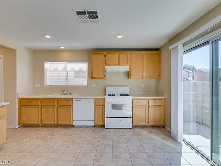 1170 Orange Meadow St — Photo 10