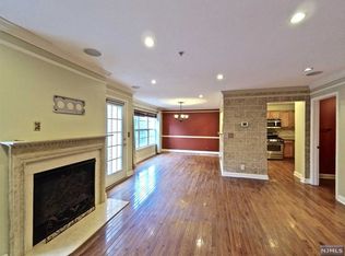 208 Blue Heron Dr, Secaucus, NJ 07094