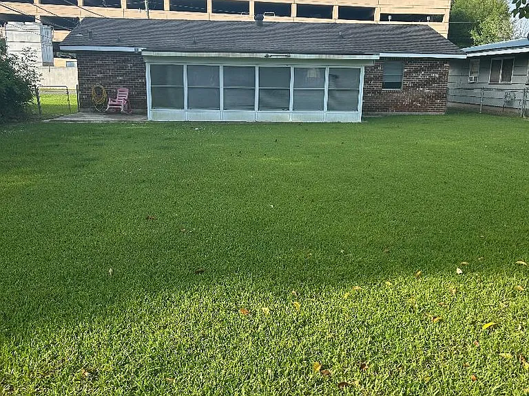 621 Natchez Blvd — Photo 2