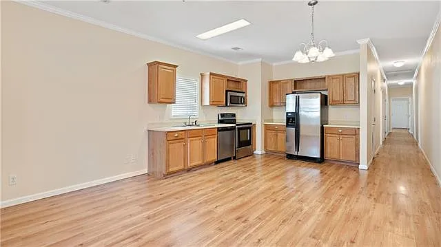 3 bed, 2.0 bath, 1040 sqft, $1,600 — Photo 2