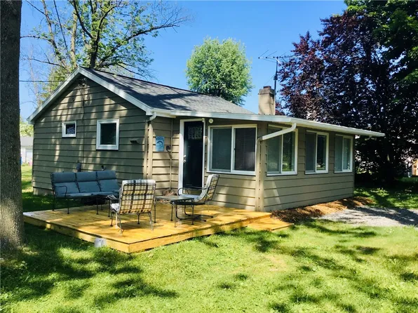 1030 Creek Ln, Kent, NY 14477