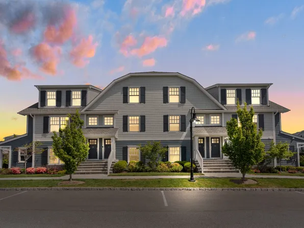 45 Village Green Dr, Southampton, NY 11968