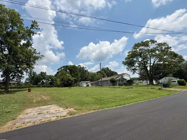 211 Pine St, Reidville, SC 29375