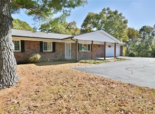 2016 Hillsboro Valley Park Rd, High Ridge, MO 63049